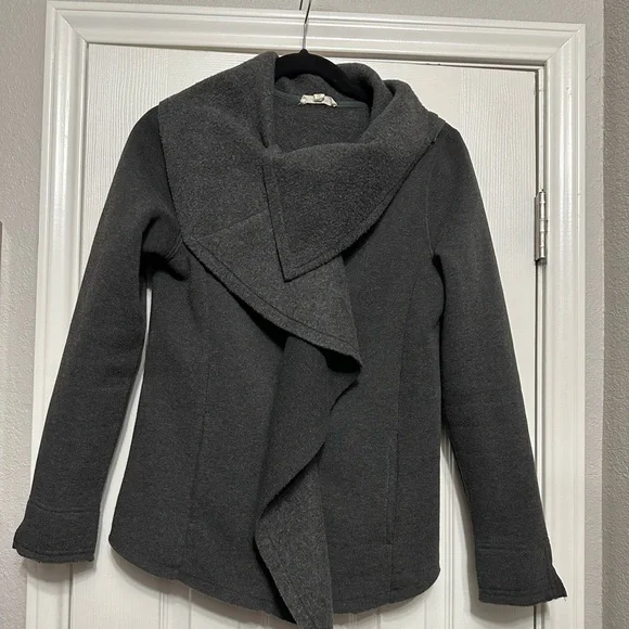 Hem & Thread Drape Cascade Ruffle Jacket - Picture 2 of 8